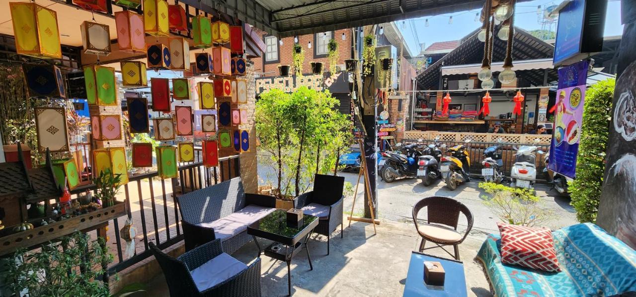 Funky Monkey Cnx - Guesthouse Chiang Mai Exterior photo