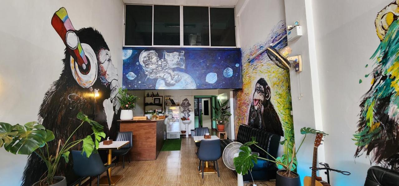 Funky Monkey Cnx - Guesthouse Chiang Mai Exterior photo